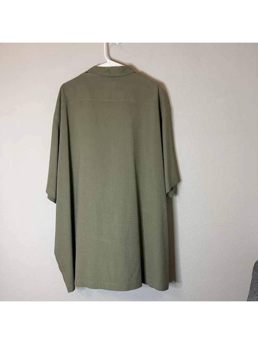 Greg Norman Men’s XL 100%Silk Shirt Olive Green Textured Short Sleeve Golf Camp